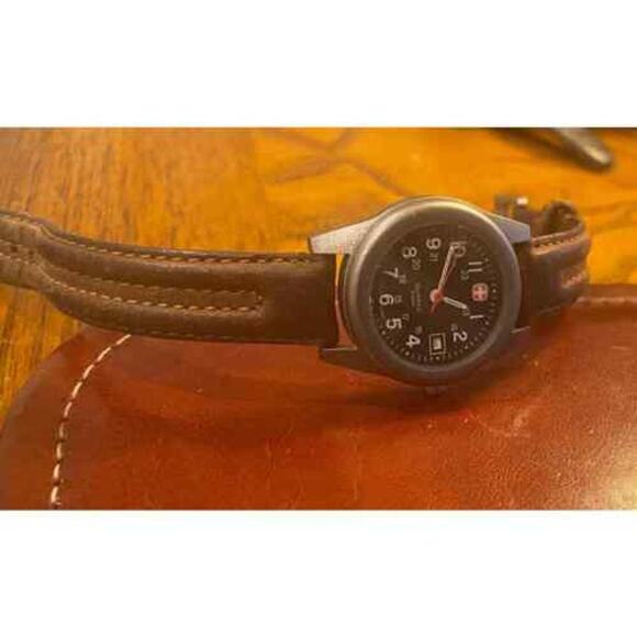 VTG Women's 30mm Brushed Metal Wenger SAK Design Unlimited Watch, Marlboro Logo - Picture 1 of 4